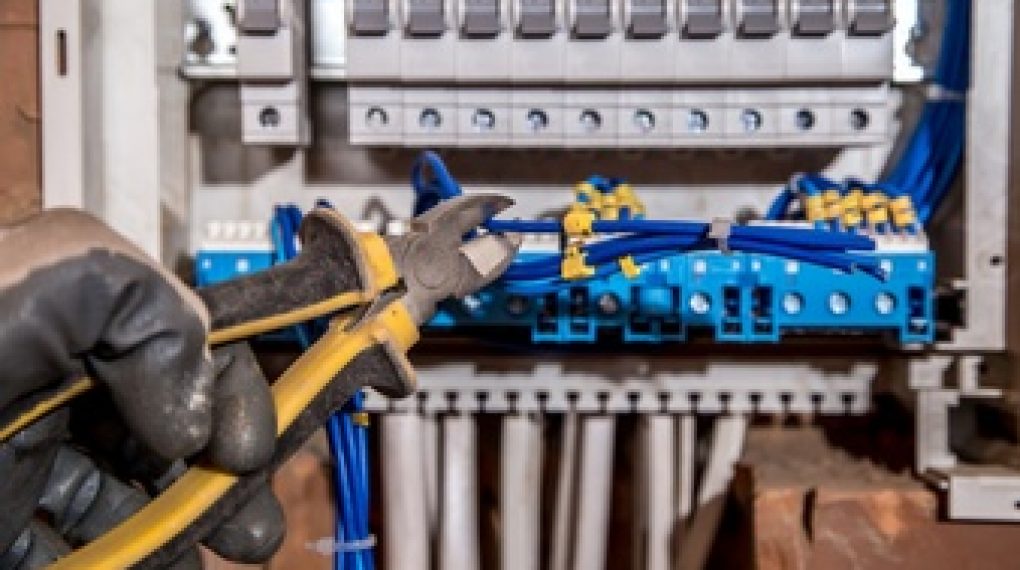 Key differences between busbars and cables: